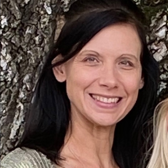 Meet your Posher, Kim - Picture 2 of 4